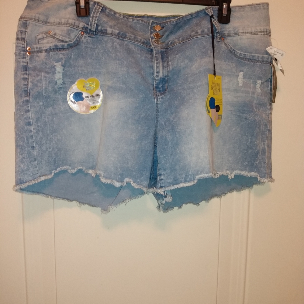 YMI Plus size denim shorts (24W)